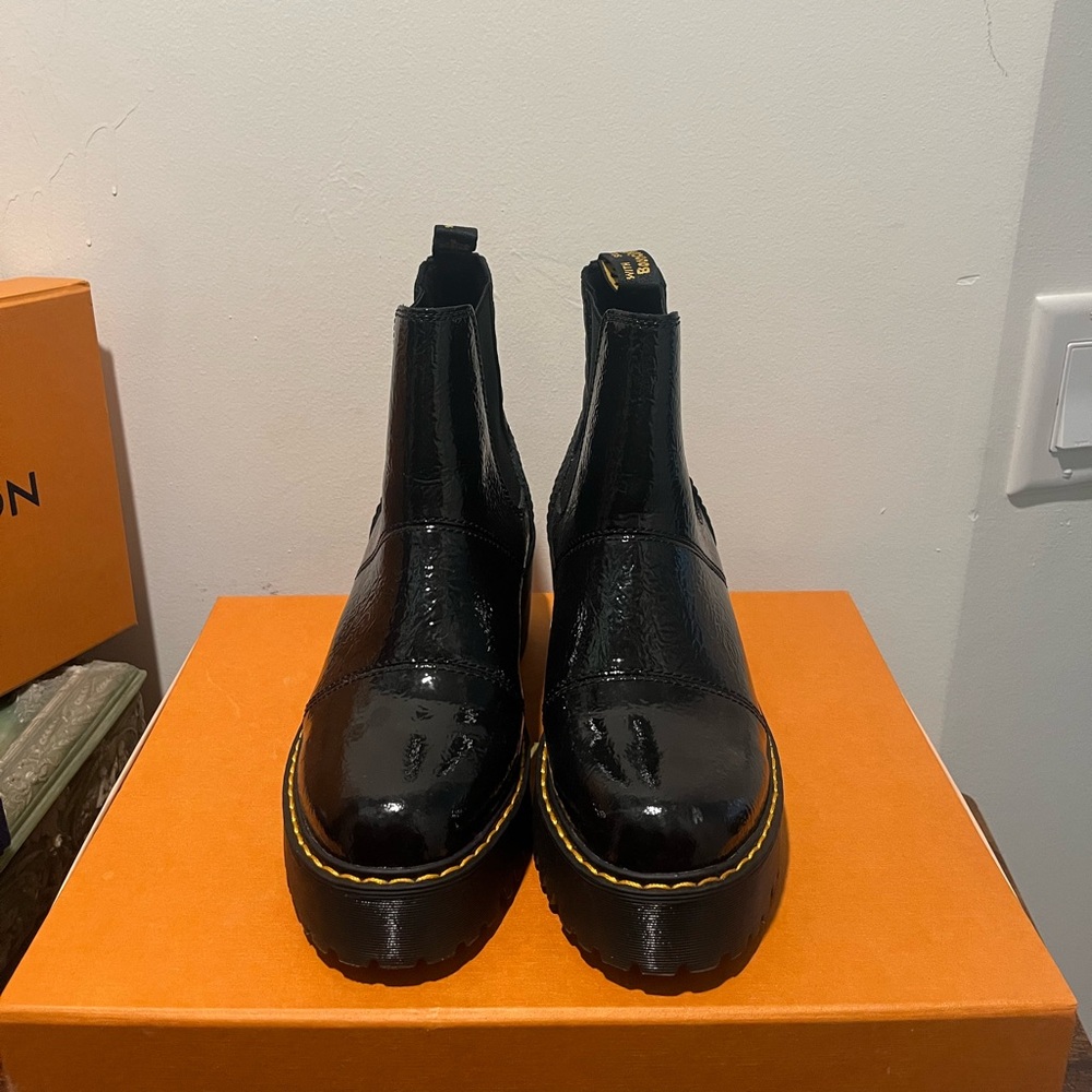 NWOT Doc Marten’s Heeled Booties